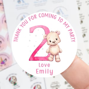 Personalisierte Geburtstagsaufkleber Alter 1-9 süsser Teddybär-rosa Geburtstags-Party-Taschen-Danke-Aufkleber-süße Zapfen-Etiketten / Tags 37mm / 45mm/51mm / 64mm