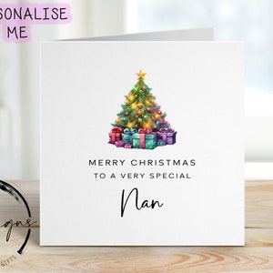 Kerstkaart voor speciale Nan-kerstboom met kleurrijke cadeaus