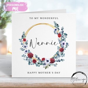 Nannie Moederdagkaart - rode, blauwe, witte en gouden cirkel bloemenkrans ELKE BEWOORDING Naar mijn/naar onze