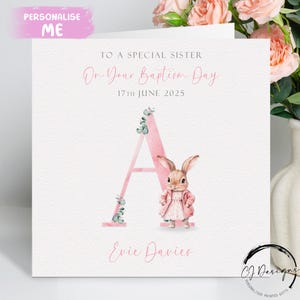 Tarjeta personalizada para el día del bautismo de una hermana, tarjeta de felicitación con inicial de conejo, nombre y fecha, regalo de recuerdo rosa para el día del bautismo.