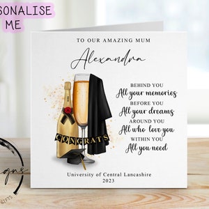Carte de remise de diplôme personnalisée pour maman - avec casquette, robe et verre - nom et université à ma/à notre incroyable maman