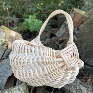 DIY basket weaving kit for beginners | basket | rattan | gift | diy | tutorial | rustic basket | basketry | basket on hoops | kit | wicker