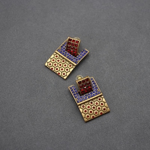 Bronze Shade Of Antique Gold Earrings, Rustic Vintage Crystal Studded Earrings, Dangle And Drop Blue And Red Stone Jewelry, Elegant Trinket