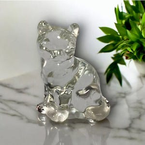 FENTON  Sitting Kitty Cat Figurine Clear Glass 3.75 USA 1980s