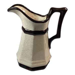 Vintage Ceramic Hobbyiest Gravy Sauce Handled Pitcher Speckled Glaze 7” Tall