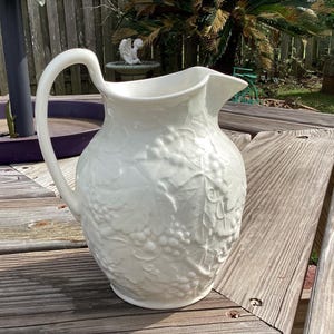 Wedgewood Of Etruria Barlaston Grape & Vines Cluster Pattern Pitcher Antique 6.75in