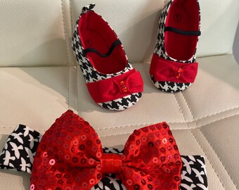 Red Baby Shoes, Red black and white baby shoes, Baby black and white shoes, Girl red shoes, Baby Christmas shoes, Baby birthday shoes,