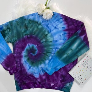 Hand dyed crew neck sweatshirt / Tie dye sweatshirt / Tye dye shirt / Size unisex Large