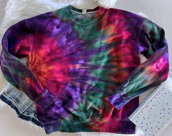 Sudadera de cuello redondo teñida a mano: jersey de mezcla de algodón con efecto tie-dye