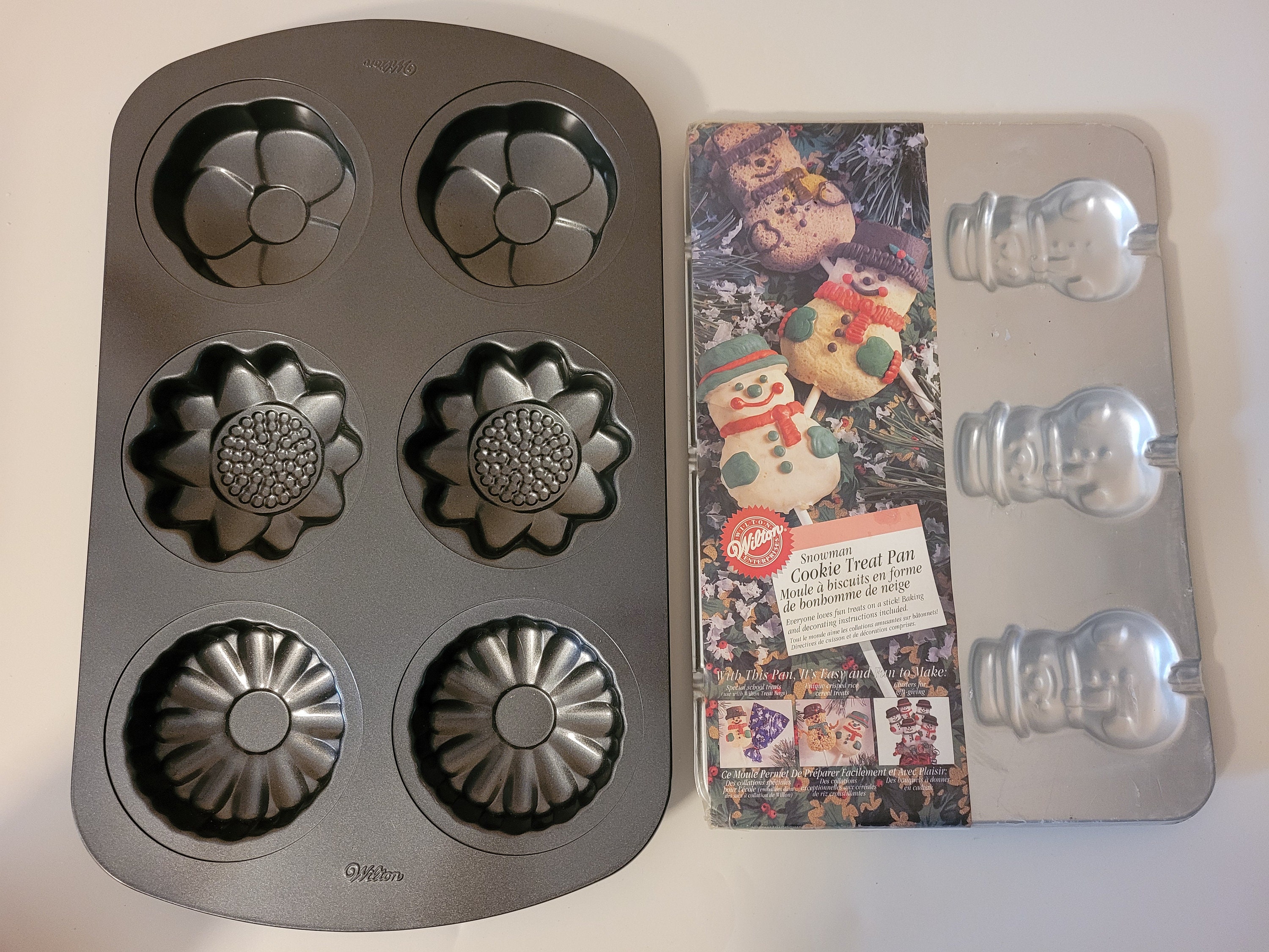 Wilton Holly Wreath Shaped Non-Stick Cookie Pan, 12-Cavity:  Home & Kitchen