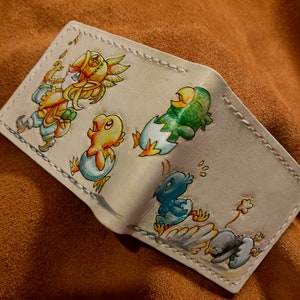 Chocobo Küken März - Hellbraune Bifold Leder Geldbörse - Handgefertigte Final Fantasy inspirierte Geldbörse - Baby