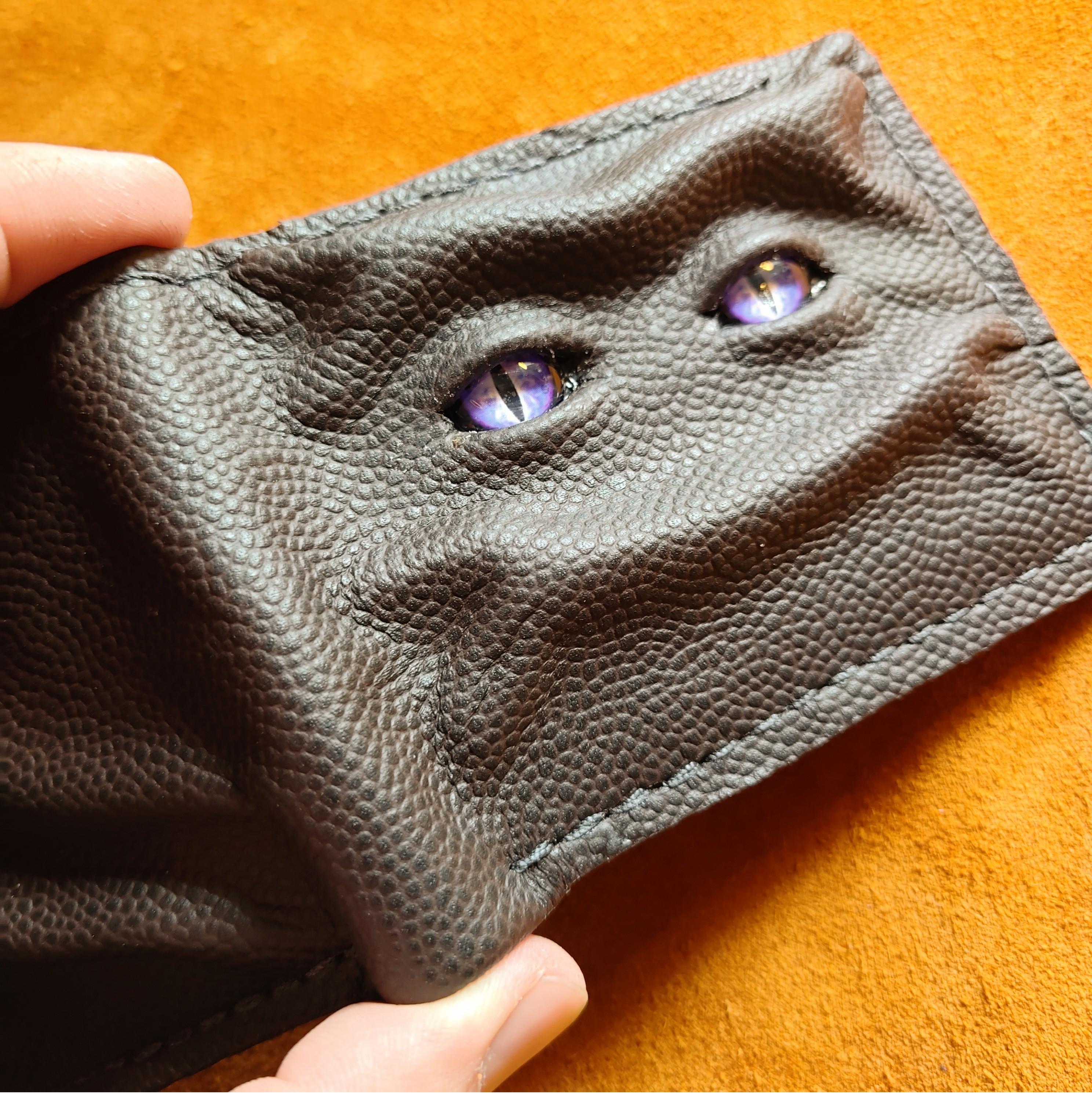 Purple Eyes Schmuggle Face Leather Wallet - Necromonicon