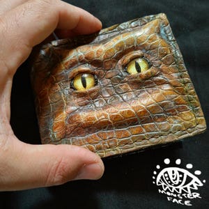 Gelbe Augen Scaly Schmuggle Gesicht Leder Geldbörse - Necromonicon - Dämonenaugen - Geldbörse aus Leder.