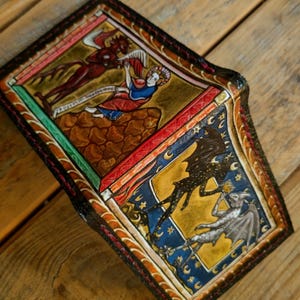 Cartera de piel con demonios medievales de Marginalia - Color marrón oscuro y marfil - Cartera de piel plegable - Hecha a mano