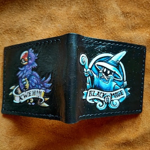 Lila Chocobo und Schwarzmagier - Handgefertigte Final Fantasy inspirierte Leder Geldbörse -