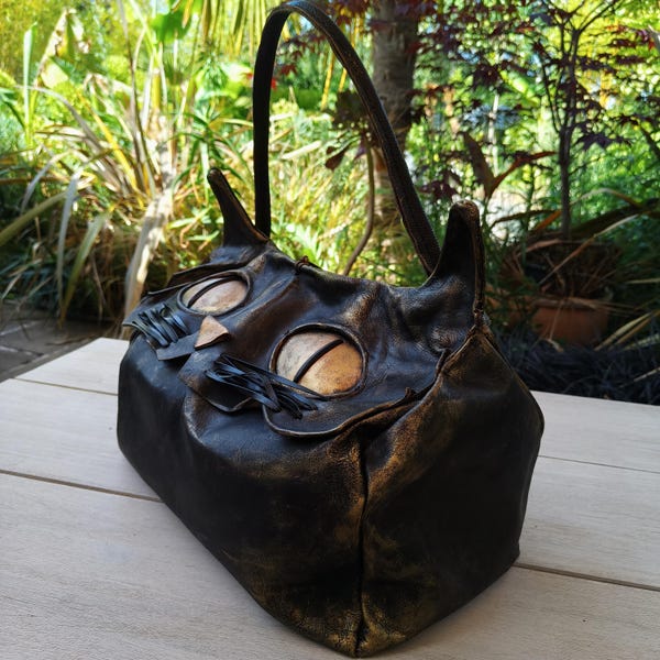 The Black Cat handbag - witch bag - gold eyes - Real Leather - zipped -
