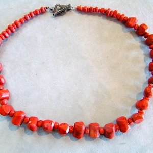 Retired Silpada Sponge Coral Perlen Halskette Sterling Silber Knebelverschluss N1351