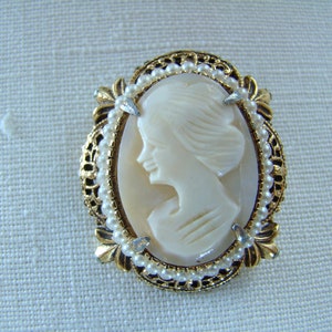 Vintage FLORENZA Shell Carved CAMEO Filigree Pendant Brooch pin
