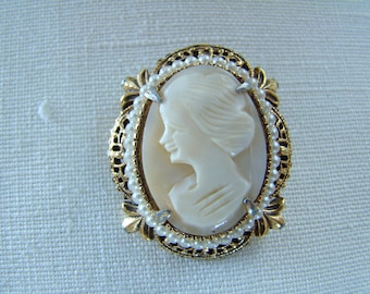 Spilla vintage con ciondolo in filigrana CAMEO intagliato a conchiglia FLORENZA