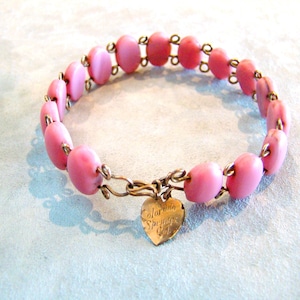 Bracciale vintage in vetro rosa degli anni &#39;20 Bracciale souvenir di Colorado Springs