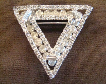 Broche triangulaire JAY FLEX en argent sterling avec strass et strass