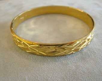 Vintage Signed Crown TRIFARI Etched Gold tone Bangle Bracelet 2 1/2"