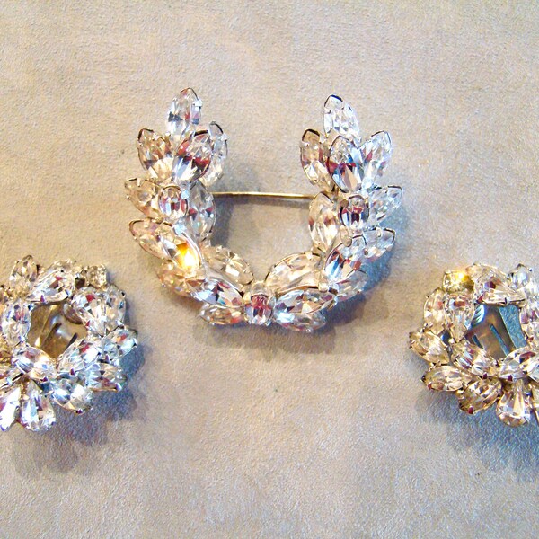 Vintage WEISS Klar Strass Kranz Ohrringe & Pinbrosche Set