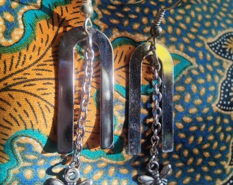 silver bee & bow, chain earrings