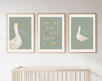 Set de arte infantil verde salvia: Láminas de ganso japandi, póster del alfabeto (descarga digital)