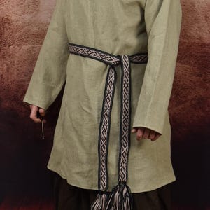 Viking simple naturale linen shirt.