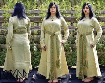 Viking woman wolen dress