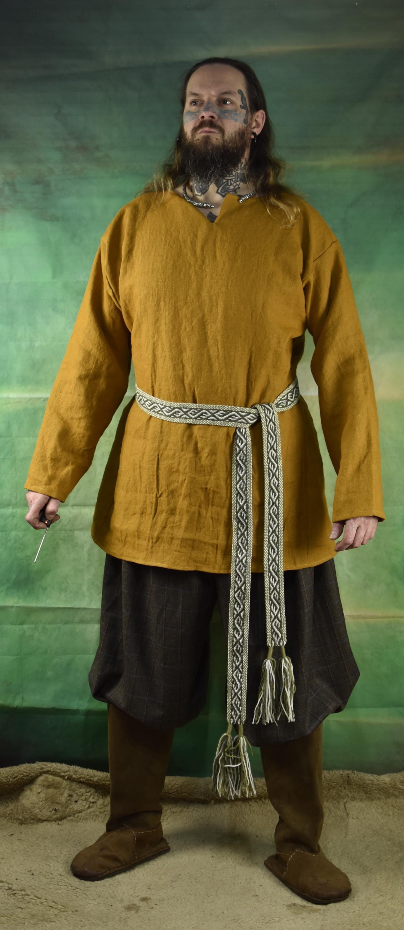 Viking simple linen shirt.
