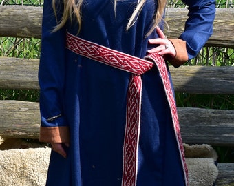 Viking woman woolen dress