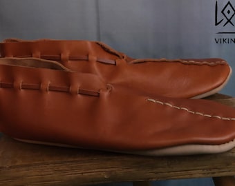 Shoes from Hedeby type III