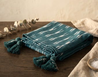 Camino de mesa Ikat Evergreen, decoración de mesa de algodón, mantelería ecológica