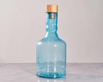 Botella de agua de vidrio soplado a mano color aguamarina con tapón de madera – Decantador de vidrio reciclado, artículos de bar y decoración para el hogar