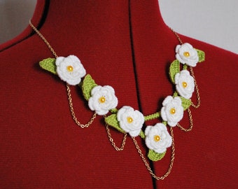 Crochet white flower necklace, Crochet Necklace, Crochet Neck Accessory, White Flowers,  100% Cotton, Gift For Her, OOAK