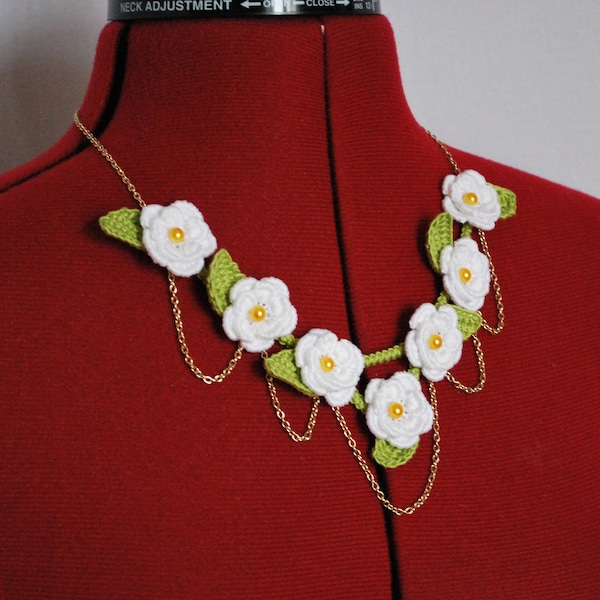 Crochet Flower Necklace: 100% Cotton White Floral Accessory