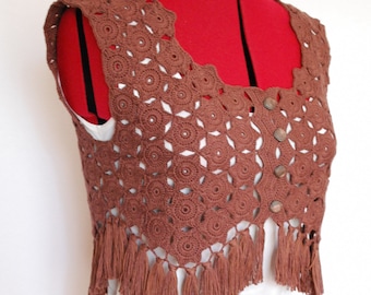 Top tipo chaleco de encaje de ganchillo: Top corto estilo boho marrón