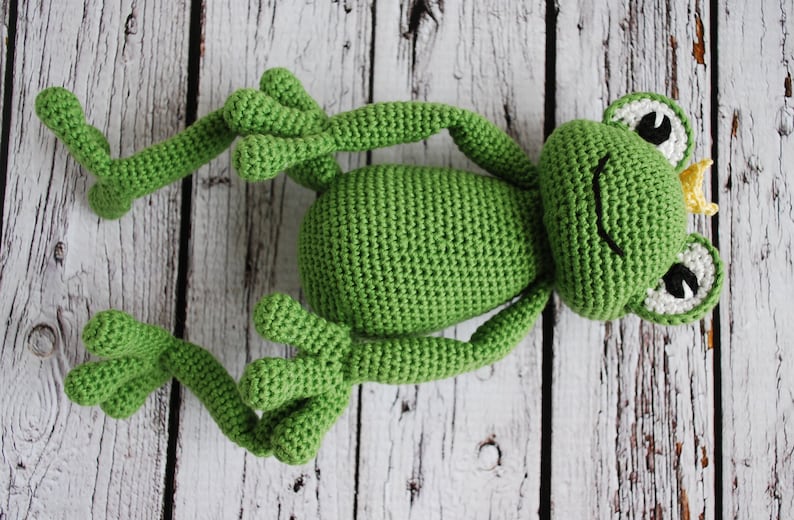 Molde em PDF para brinquedo de sapo de crochê imagem 6