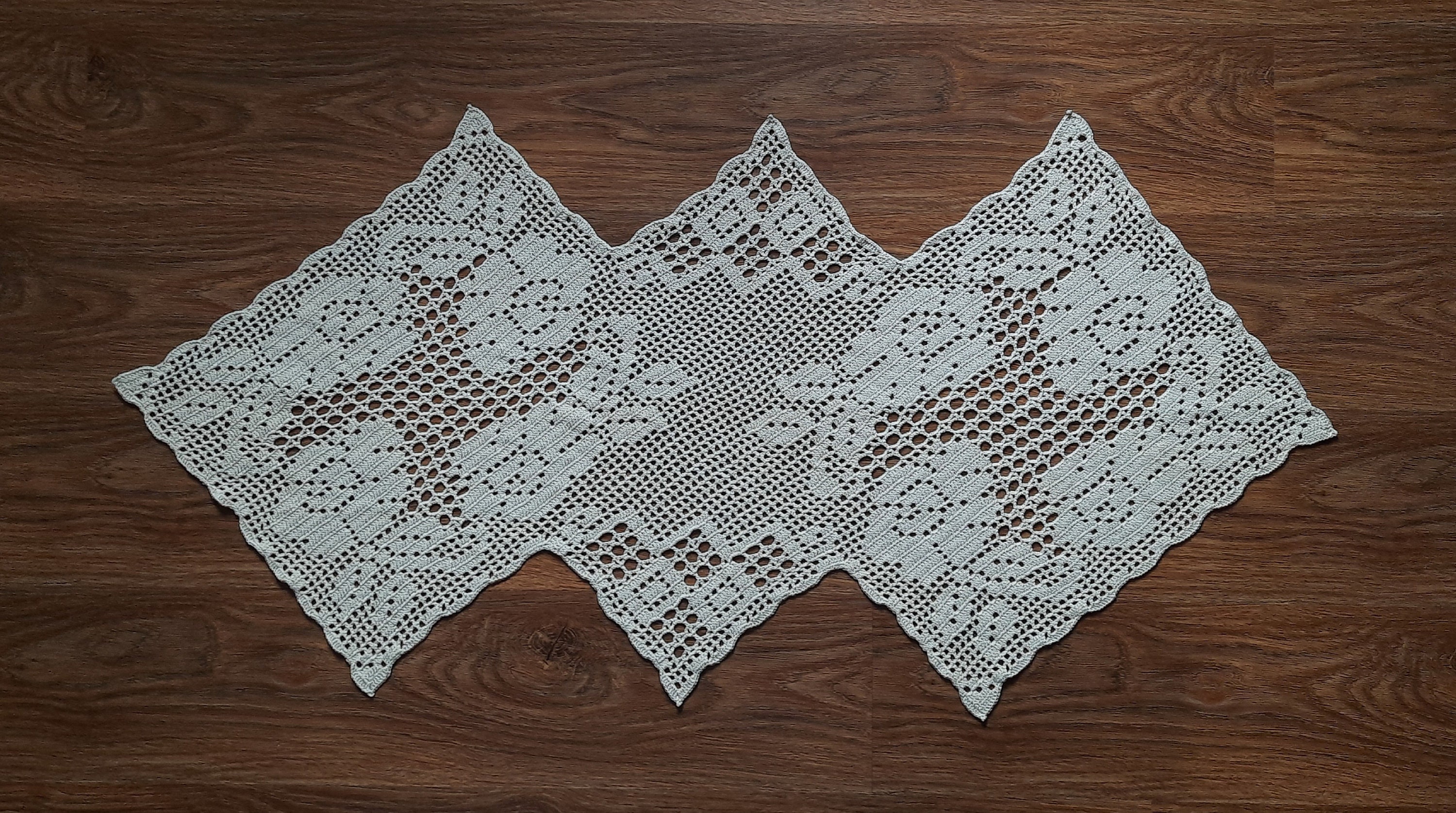 Tinsow Paquete de 2 tapetes rectangulares de algodón con encaje de  ganchillo para mesa (color blanco, 13 x 71 pulgadas)