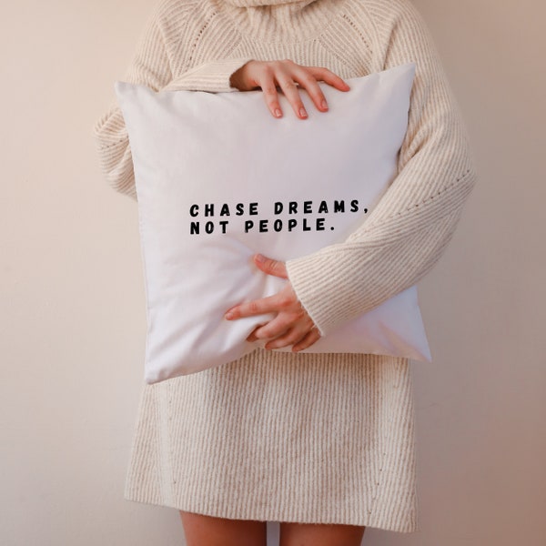 Cojín Chase Dreams Not People, regalo de cojín con cita de poder de niña, impresión de cojín con cita de empoderamiento, regalo de Navidad de almohadas, regalo navideño único