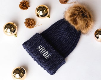 Chapeau Pom Pom personnalisé de taille adulte, chapeau de bonnet d’hiver, chapeau Bobble personnalisé, chapeau de bonnet cadeau de Noël, chapeau d’hiver Bobble personnalisé