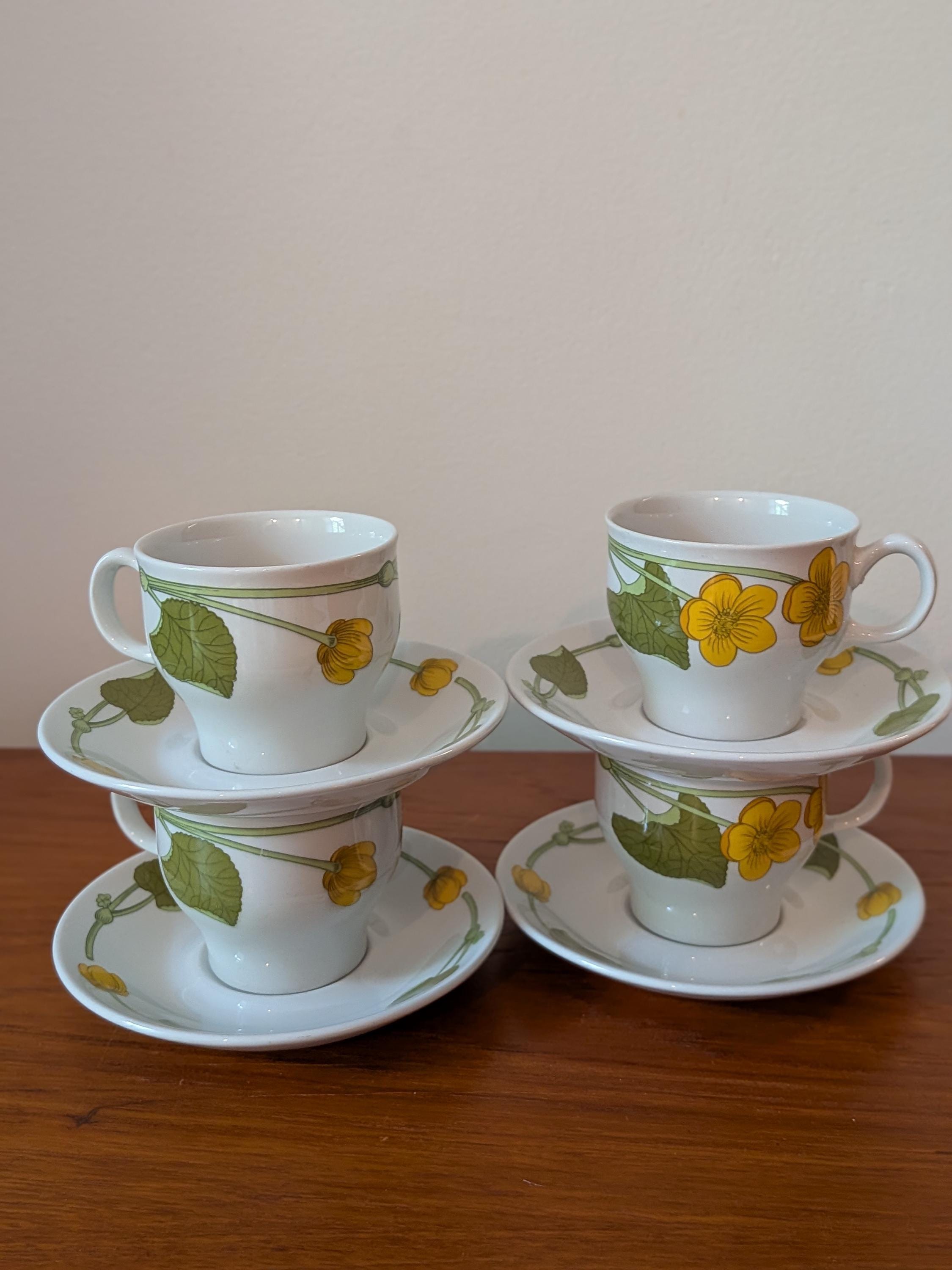 新品未使用洋風のトレー3枚！高級ティーカップ5セット付き綺麗です。 新品未使用洋風のトレー3枚！高級ティーカップ5セット付き綺麗です。