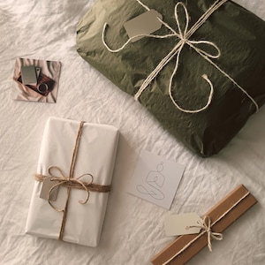 Gepersonaliseerd yogacadeau-idee voor yogaliefhebber cadeauset voor zelfzorg geschenkdoos wellnessbundel yogadeken shavasana yogadagboek op maat afbeelding 14