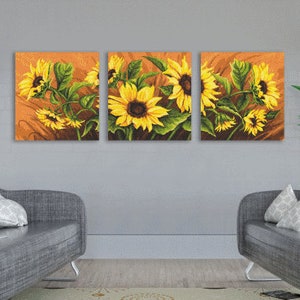 Triptyque avec de grands tournesols numériques au format PDF, moderne