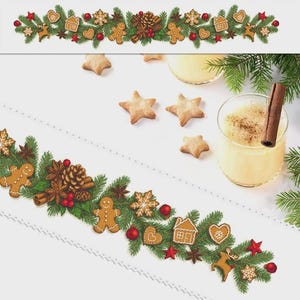 Op de afbeelding: Een feestelijke kerstkrans met peperkoekmannetjes, huisjes, sneeuwvlokken en hartjes, afgewisseld met rode bessen, dennenappels en steranijs. De krans is geplaatst tegen een achtergrond van groene takken en sterkoekjes.