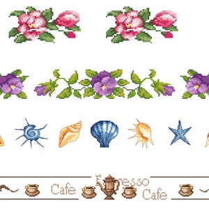 Könnte beinhalten: Kreuzstichmuster mit einem floralen Design mit rosa und violetten Blumen, einem Muschelsaum und einem Schild mit der Aufschrift "Espresso Cafe".