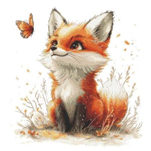 Peut inclure: Une broderie au point de croix d'un renard mignon avec une fourrure orange et blanche, regardant un papillon. Le renard est assis dans un champ d'herbe et de feuilles, sur fond blanc.