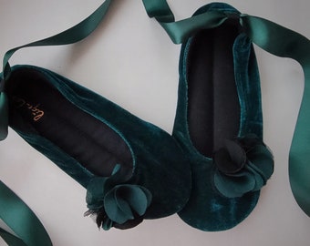 Emerald green velvet ballet flats with satin ribbons Made to order shoes with leather/ rubber sole Comfortable slippers Velvet ballet pumps